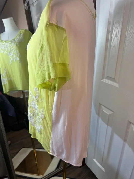 Sundance Lime Green Short Sleeve Embroidered Blouse - Picture 2 of 6
